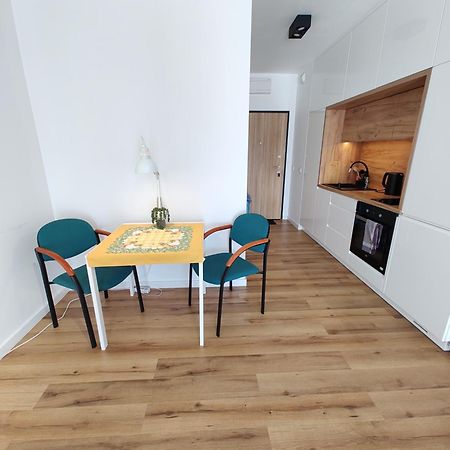 Uroczy Apartament Z Miejscem Na Auto W Garazu Apartment Warsawa Bagian luar foto
