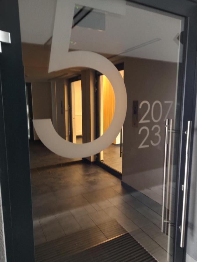 Uroczy Apartament Z Miejscem Na Auto W Garazu Apartment Warsawa Bagian luar foto