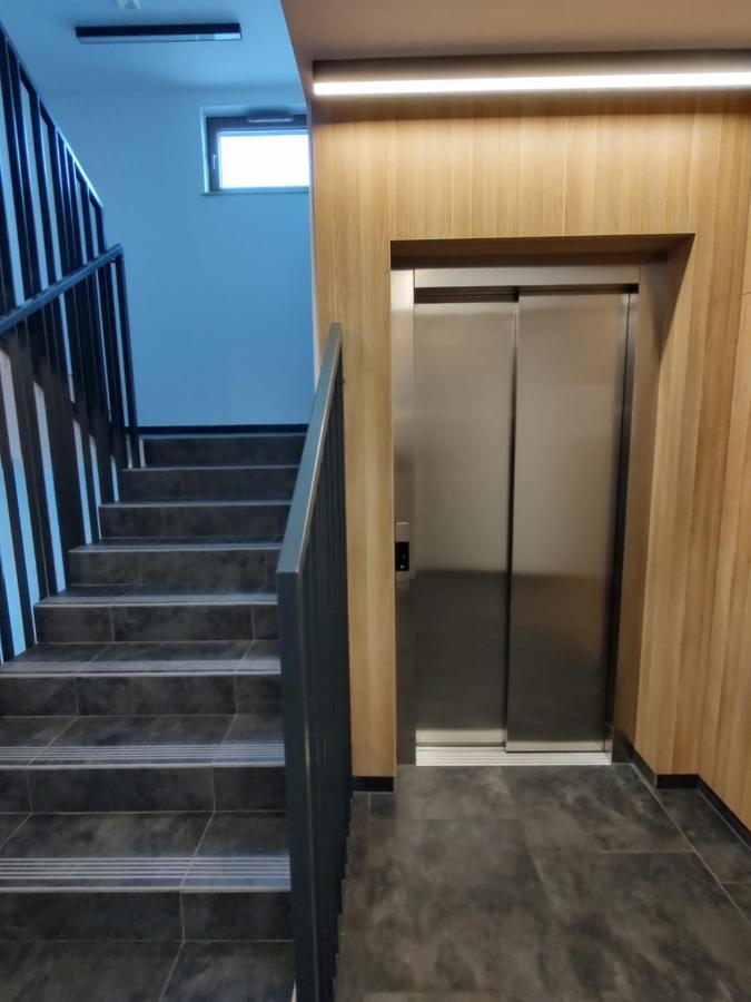 Uroczy Apartament Z Miejscem Na Auto W Garazu Apartment Warsawa Bagian luar foto